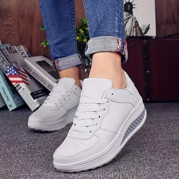 baskets orthopédiques blanches à semelle épaisse